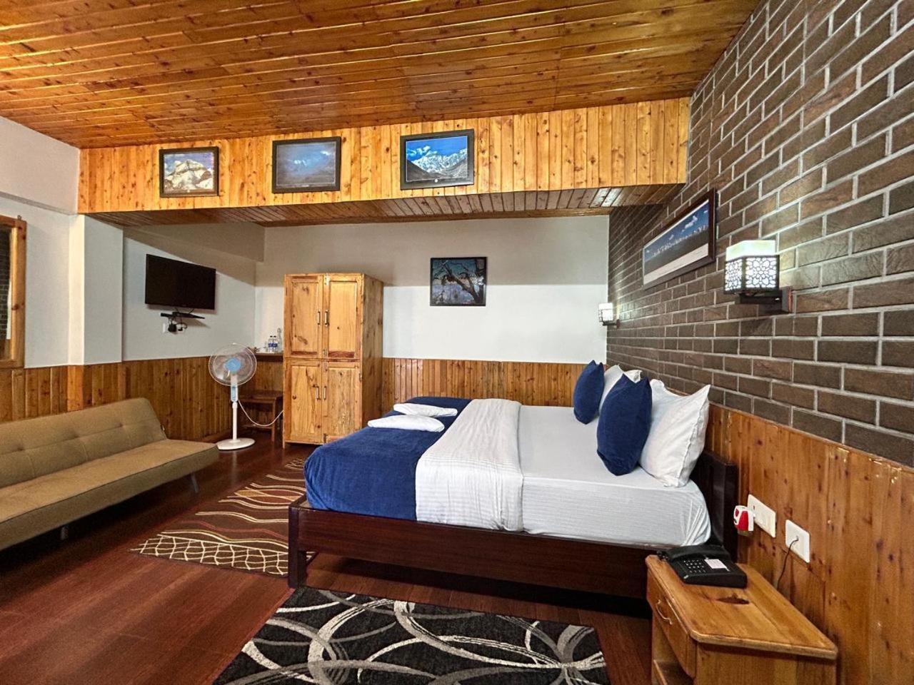 Kasar Himalaya Holiday Resort, Binsar Rd Almora Exterior photo