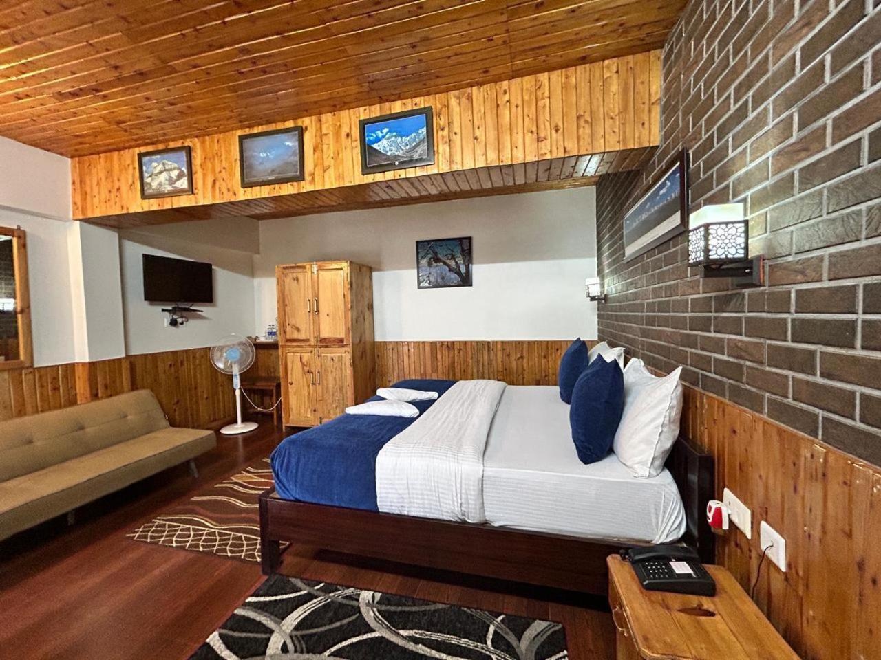 Kasar Himalaya Holiday Resort, Binsar Rd Almora Exterior photo