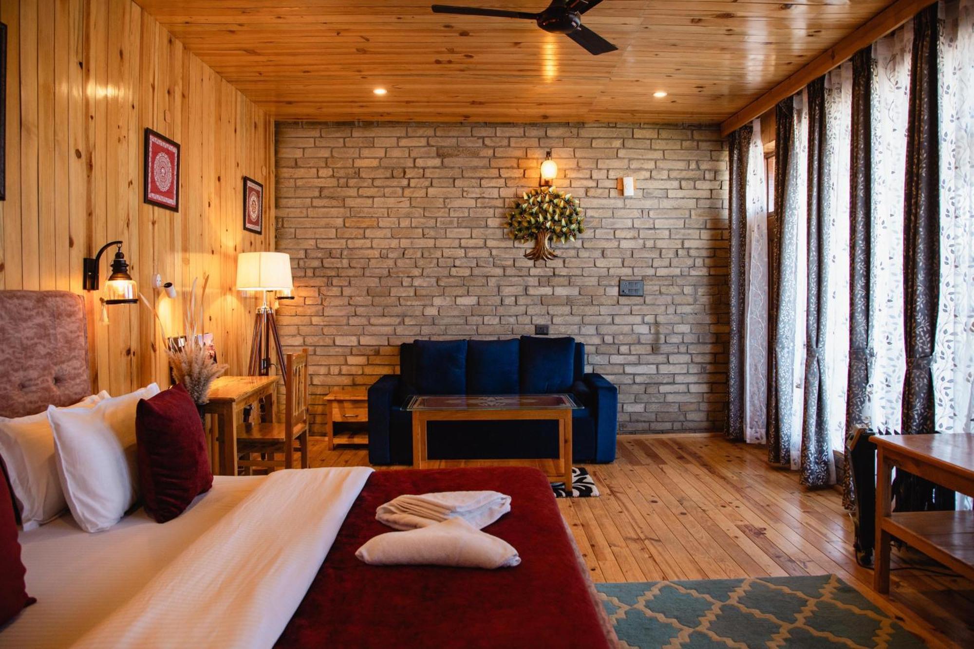 Kasar Himalaya Holiday Resort, Binsar Rd Almora Exterior photo
