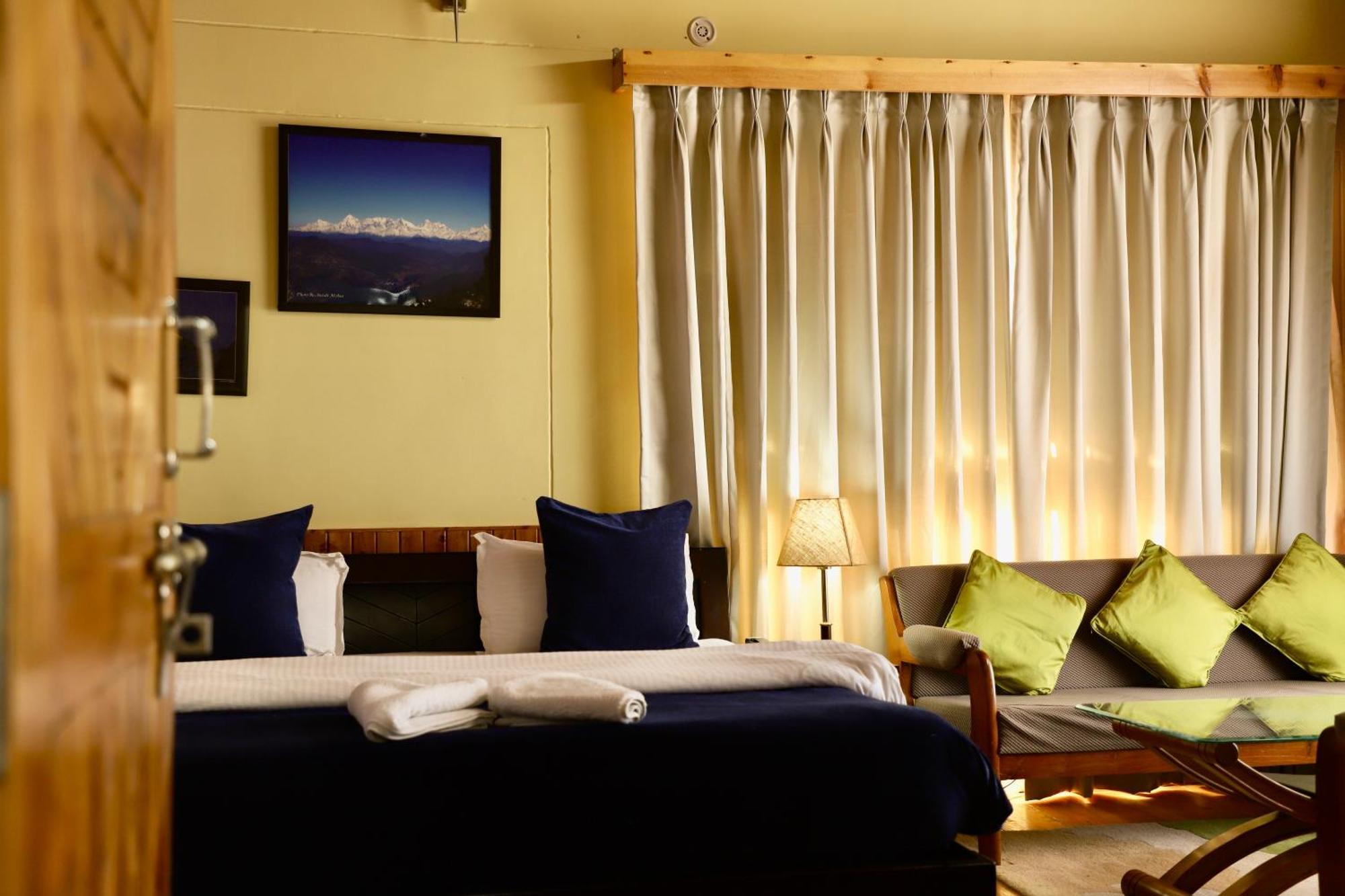 Kasar Himalaya Holiday Resort, Binsar Rd Almora Exterior photo